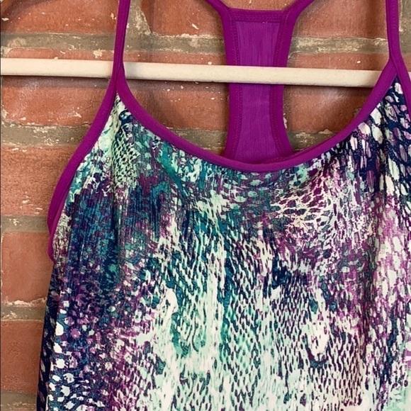 Fabletics Norwalk work out top with built in bra - Picture 3 of 8